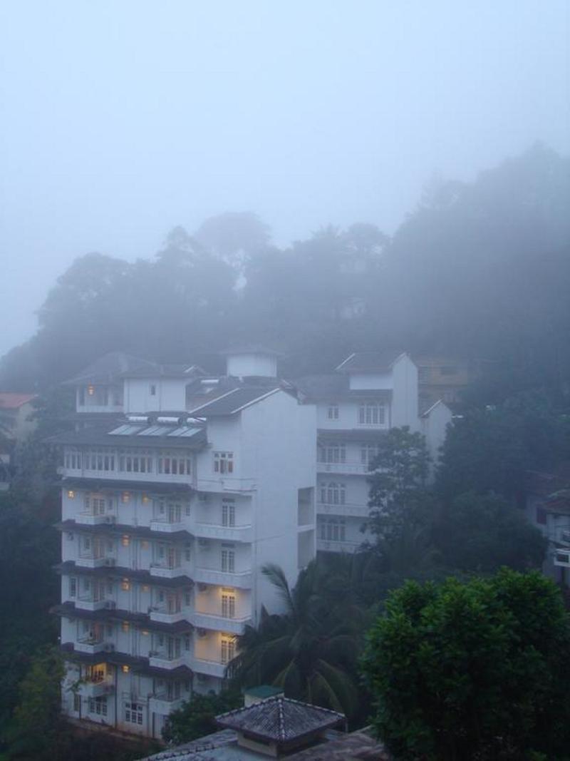 Oak Ray Serene Garden Hotel Kandy Exteriör bild